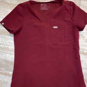 Figs TOP AND BOTTOM. Burgundy. Size small, hardly worn